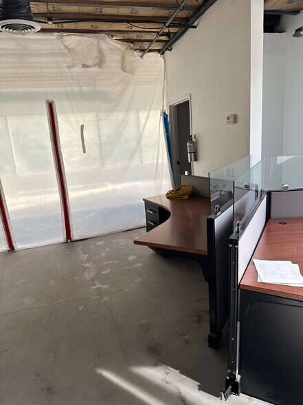 More Photos Of 77530 Enfield Ln, Palm Desert Showroom For Sale