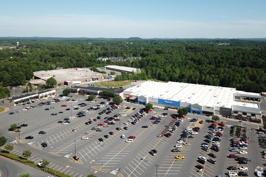 More Photos Of 1003-1021 High Point St, Randleman Unknown For Lease