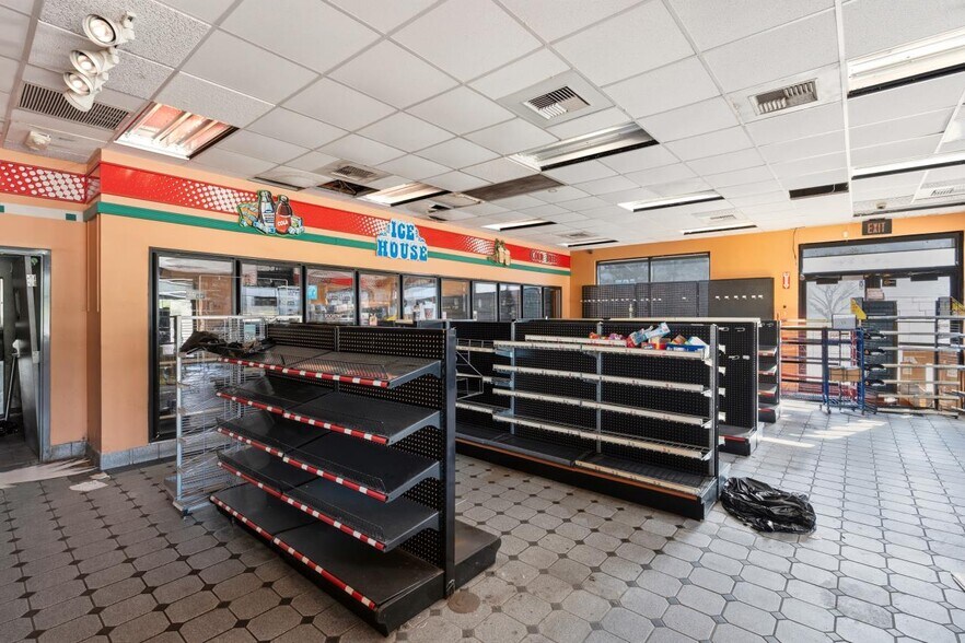 More Photos Of 1721 S Mechanic St, El Campo Fast Food For Sale