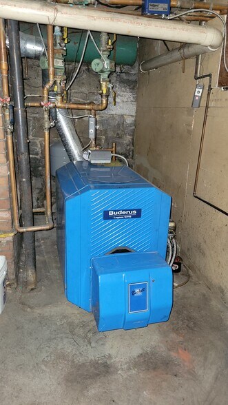 More Photos Of 522 Main St, Rockwood Specialty For Sale