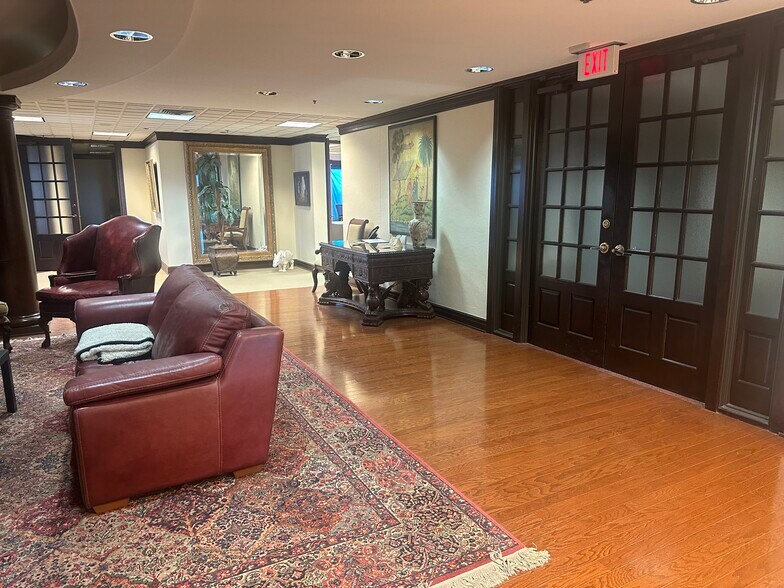 More Photos Of 2000 N Classen Blvd, Oklahoma City Unknown For Lease