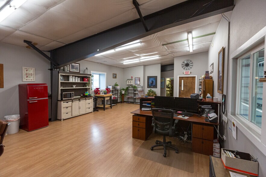 More Photos Of 497 Stevensville Airport Rd, Stevensville Warehouse For Sale