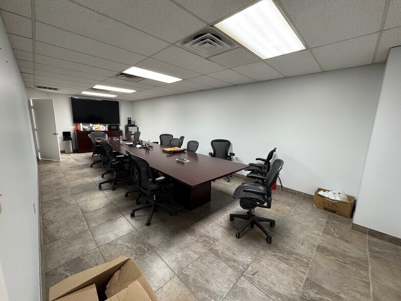 More Photos Of 7775 Little York Rd, Houston Warehouse For Lease