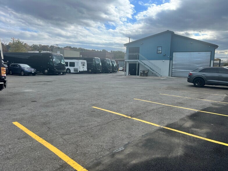 More Photos Of 41 Torre Pl, Yonkers Land For Lease