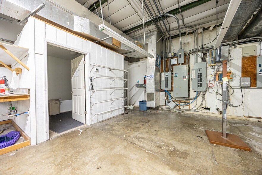 More Photos Of 1330 SW Main Blvd, Lake City Freestanding For Sale