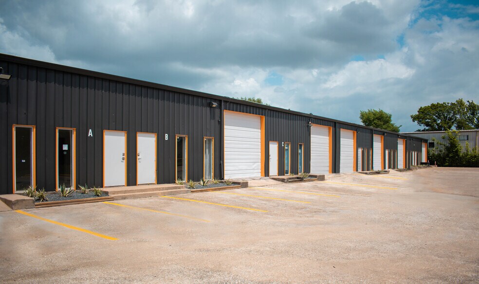 Primary Photo Of 9050 Emnora Ln, Houston Warehouse For Lease
