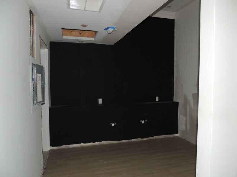 More Photos Of 171 Daniel Webster Hwy, Belmont Storefront Retail Office For Lease