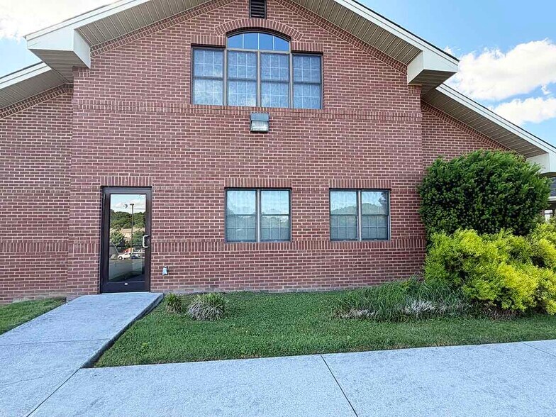 More Photos Of 129 Boone Ridge Dr, Johnson City Office For Lease