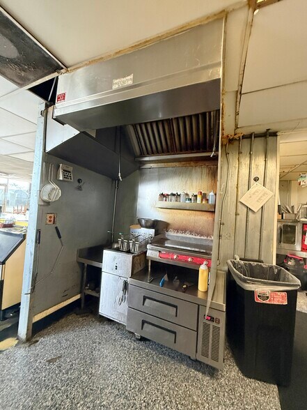 More Photos Of 1314 S Adams St, Tallahassee Convenience Store For Lease