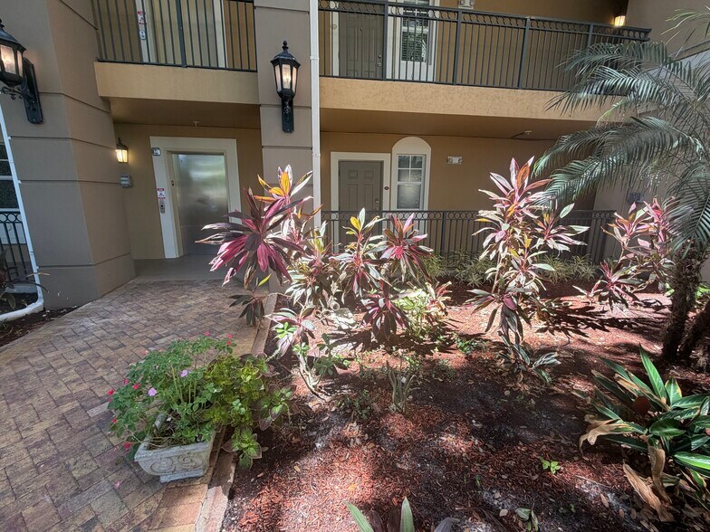 More Photos Of 1268 11th St, Sarasota Office For Sale