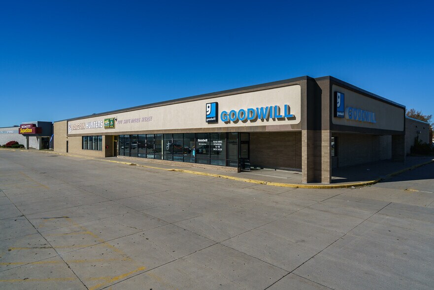 More Photos Of 919 S 20th St, Norfolk General Retail For Lease