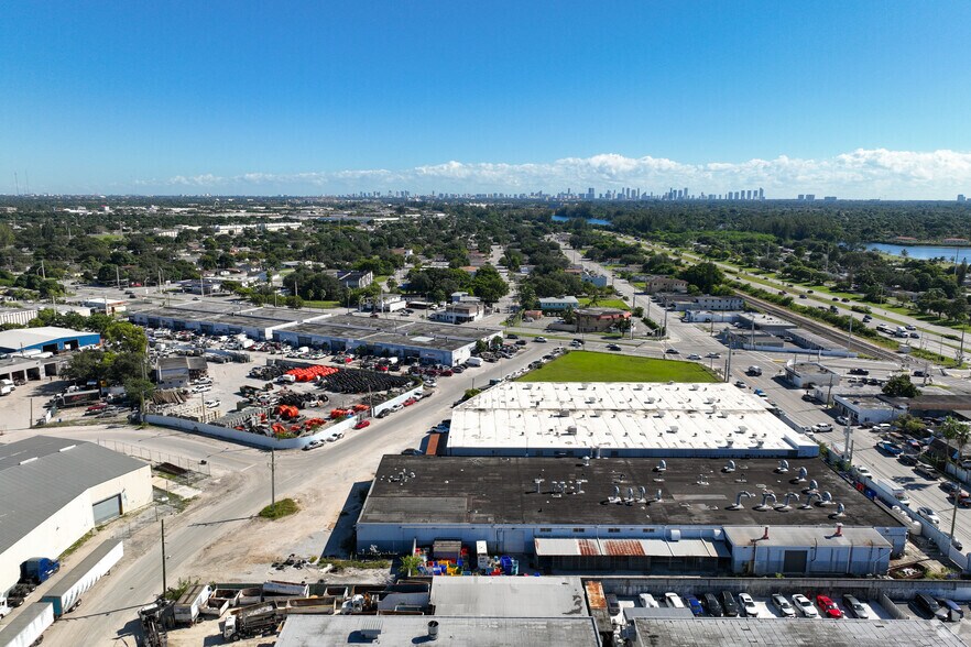 More Photos Of 2320 NW 147th St, Opa-locka Warehouse For Lease