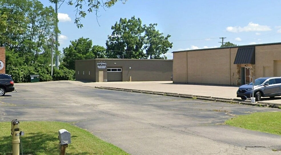 More Photos Of 130-138 Westpark Rd, Centerville Warehouse For Lease