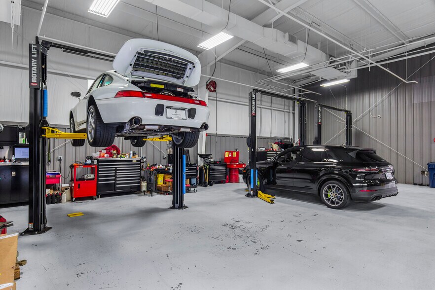 More Photos Of 5385 N I 55 St, Jackson Auto Dealership For Sale