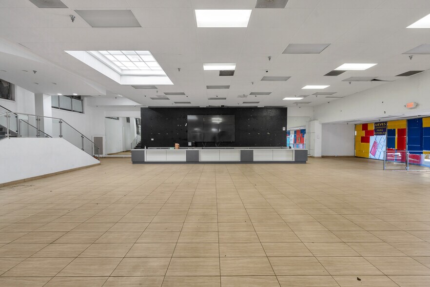 More Photos Of 6315-6323 Pacific Blvd, Huntington Park Storefront For Lease