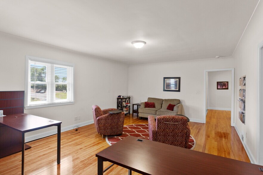 More Photos Of 2352 Jefferson Hwy, Waynesboro Office For Sale