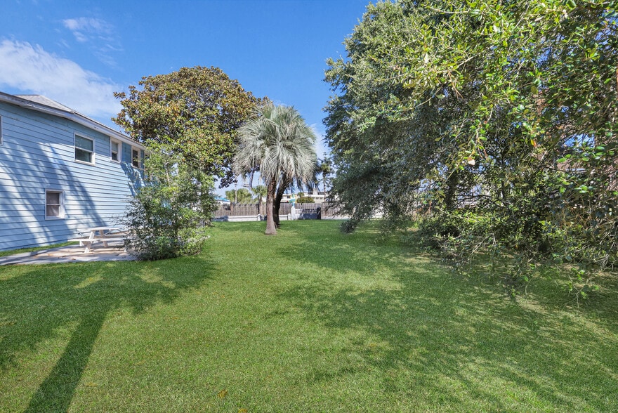 More Photos Of 15 15th St, Tybee Island Specialty For Lease