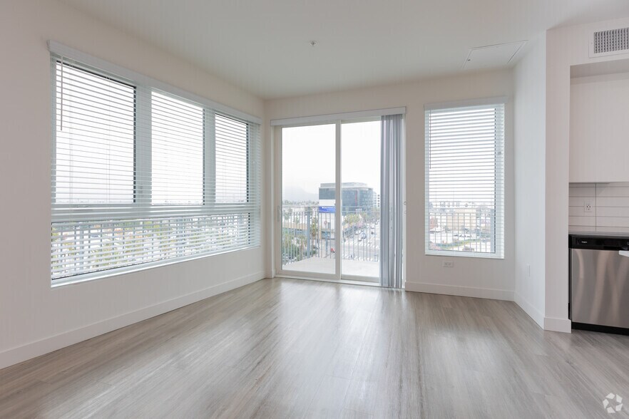 More Photos Of 11311 Chandler Blvd, North Hollywood Apartments For Lease