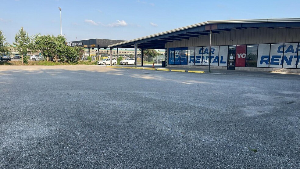 More Photos Of 3200 Greens Rd, Houston Showroom For Lease