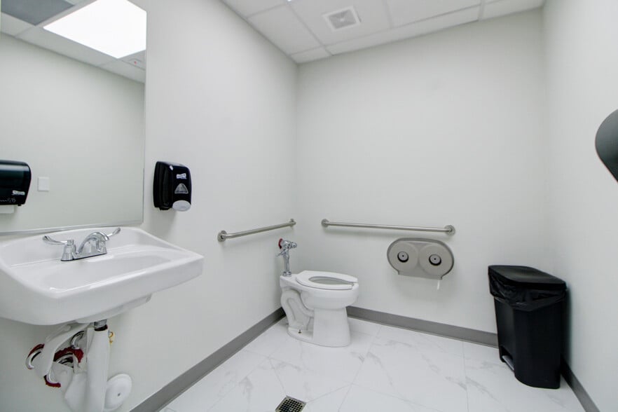 More Photos Of 304 N Krome Ave, Homestead Medical For Lease