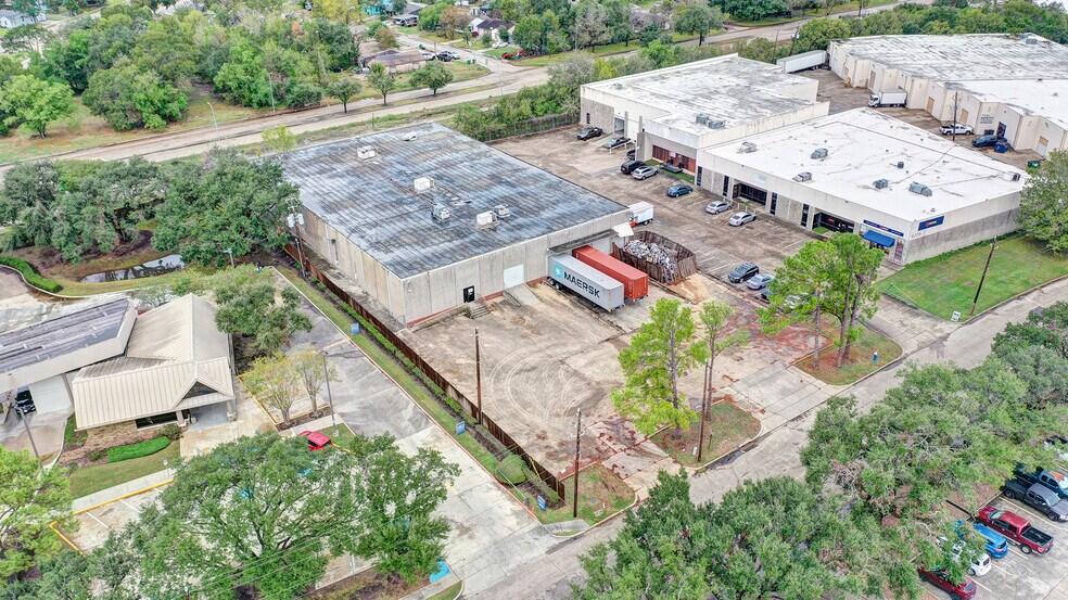 More Photos Of 6131 Brookhill Dr, Houston Warehouse For Lease