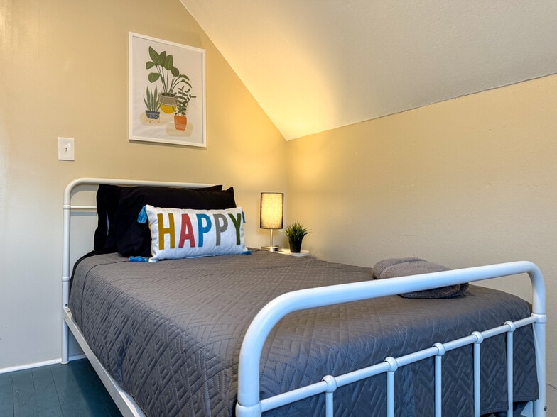 More Photos Of 105 S 5th St, Duquesne Specialty For Sale