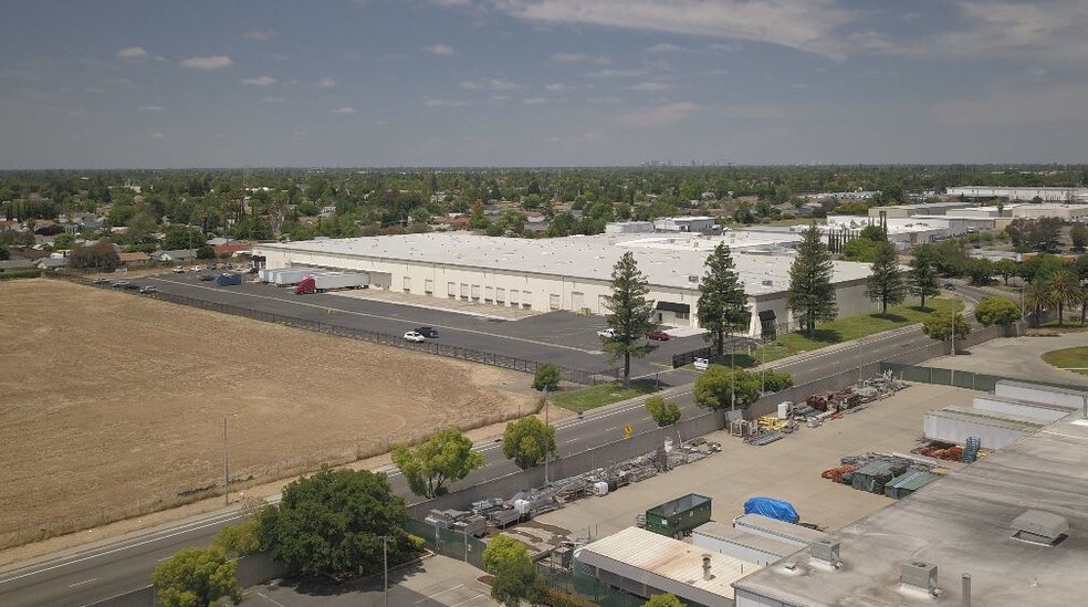 More Photos Of 7728 Wilbur Way, Sacramento Warehouse For Lease