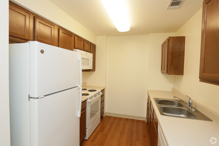 More Photos Of 700-700 Wincoram Way, Coram Apartments For Lease