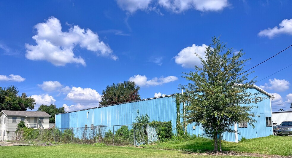 More Photos Of 2304 Kirkman St, Lake Charles Warehouse For Sale
