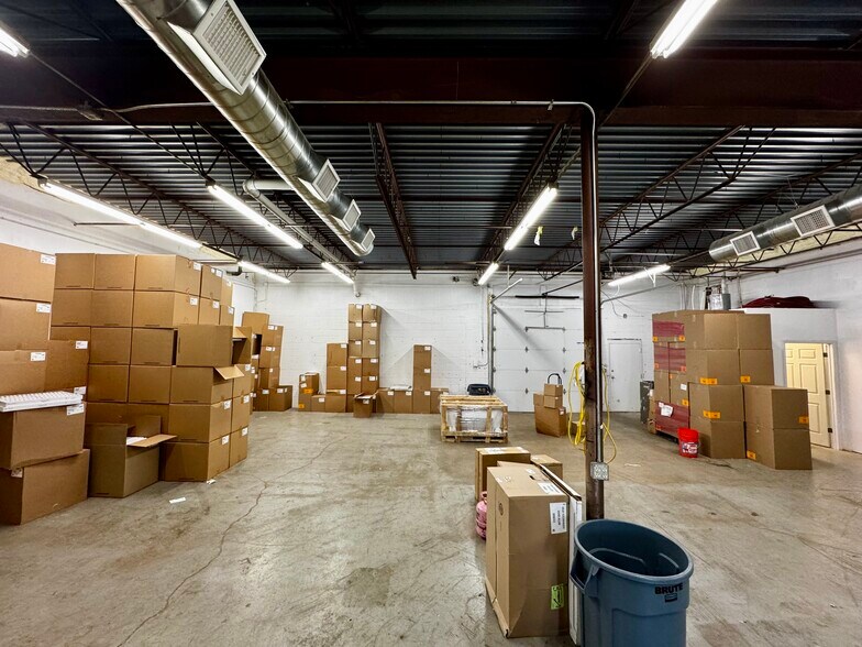 More Photos Of 1600 S Noland Rd, Independence Light Distribution For Lease