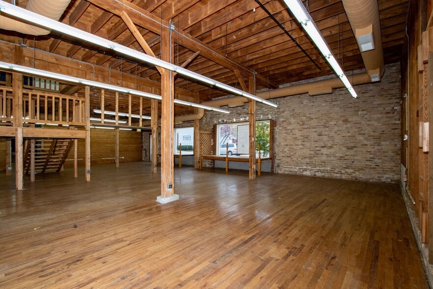 More Photos Of 414 Ridge Rd, Wilmette General Retail For Lease