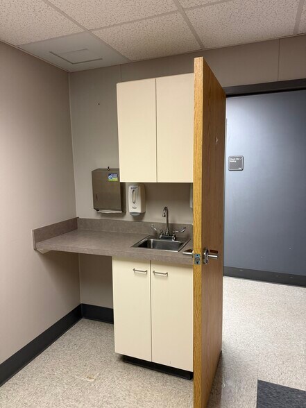 More Photos Of 3333 Capital Oaks Dr, Tallahassee Medical For Sale
