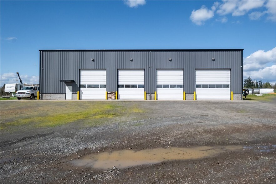 More Photos Of 6011 Grinde Ln NE, Silverton Flex For Lease