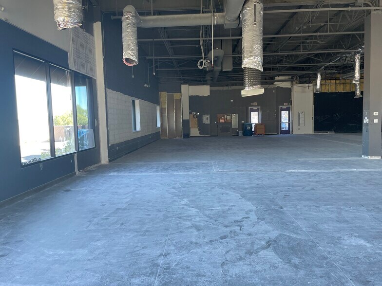 More Photos Of 670 S Green Valley Pky, Henderson Storefront Retail Office For Sale