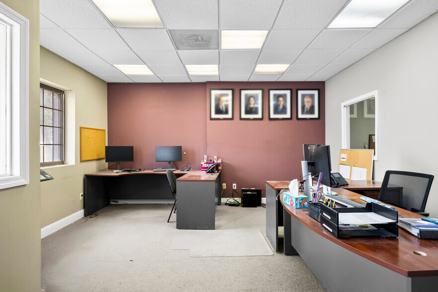 More Photos Of 433 N Pearl St, Albany Warehouse For Sale