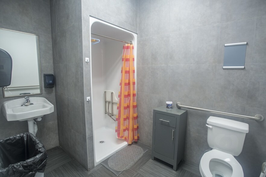 More Photos Of 1525 Hendry St, Fort Myers General Retail For Sale