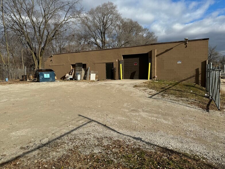 More Photos Of 603 E Washington St, Joliet Warehouse For Lease