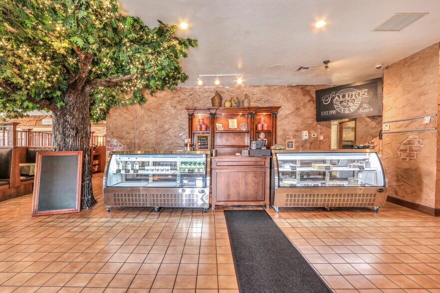 More Photos Of 7680 Grand Ave, Gurnee Restaurant For Sale
