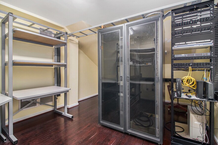 More Photos Of 1580 Warsaw Rd, Roswell Office For Lease