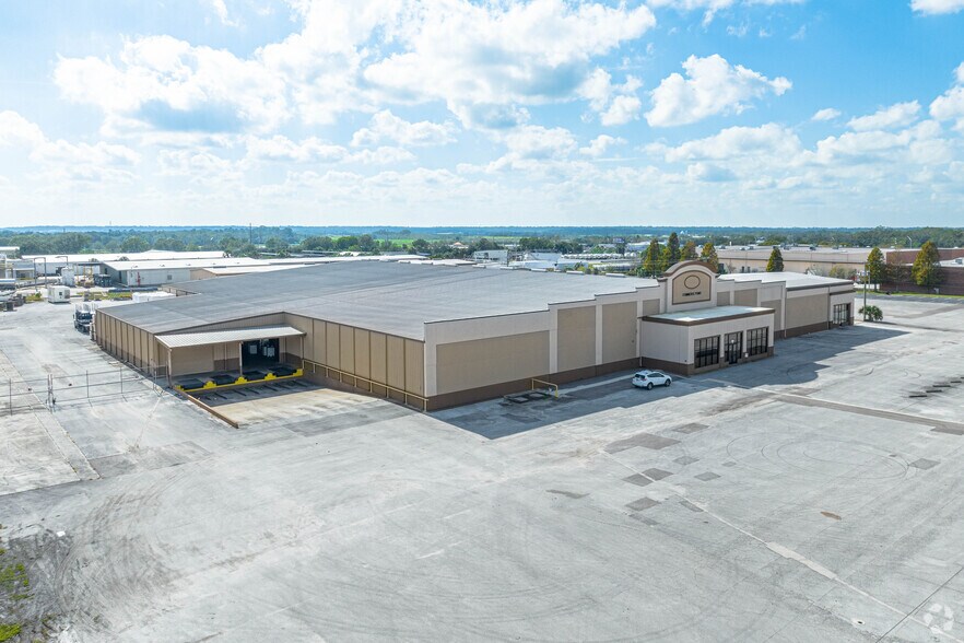 More Photos Of 2443 Commerce Point Dr, Lakeland Light Manufacturing For Lease