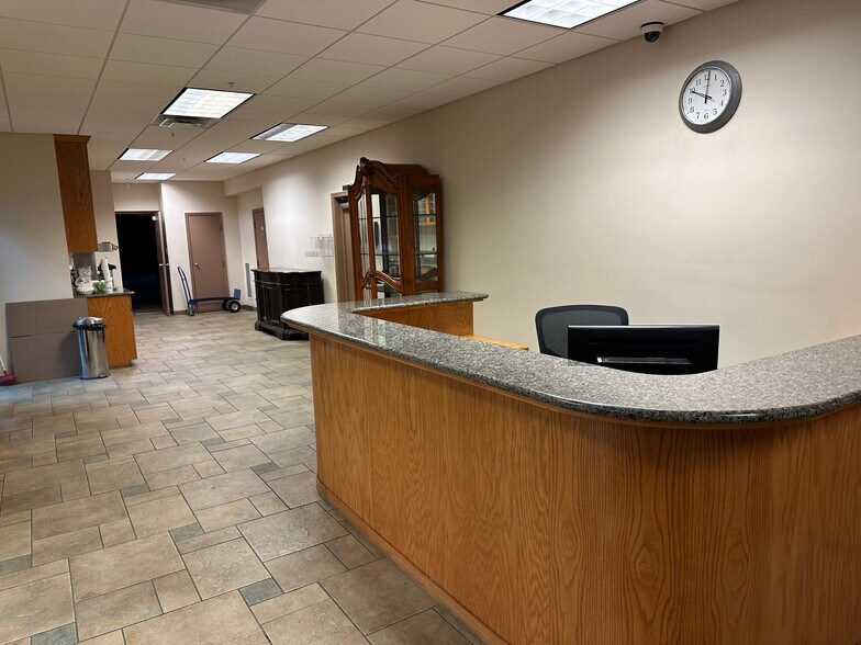 More Photos Of 3830 Corporate, Petersburg Manufacturing For Sale