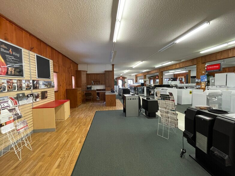 More Photos Of 16288 W Stress Rd, Hayward Showroom For Sale