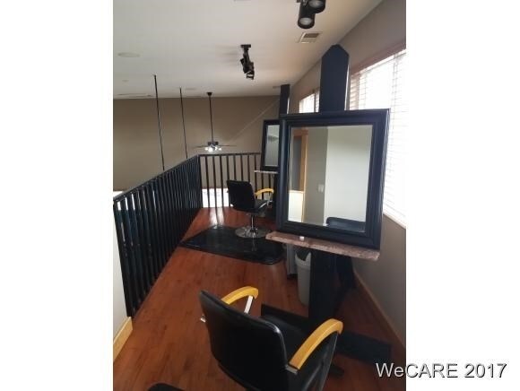 More Photos Of 1041 Shawnee Rd, Lima Freestanding For Lease