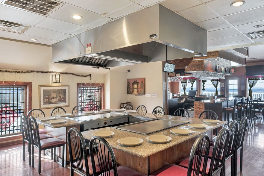 More Photos Of 1495 Farmington Ave, Pottstown General Retail For Sale