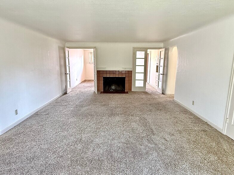 More Photos Of 2301 Willamette St, Eugene Apartments For Sale