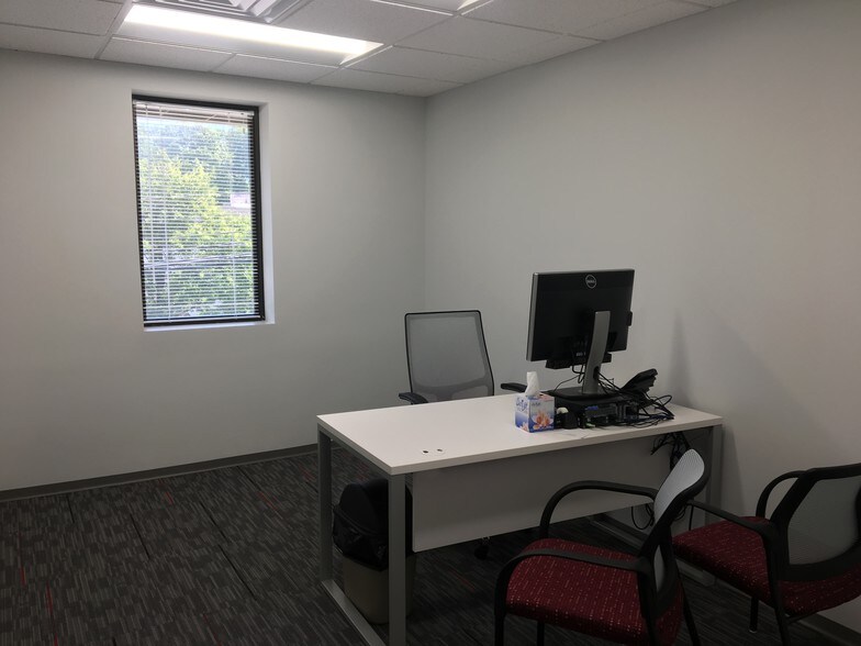 More Photos Of 15 Industrial Blvd, Paoli Medical For Lease