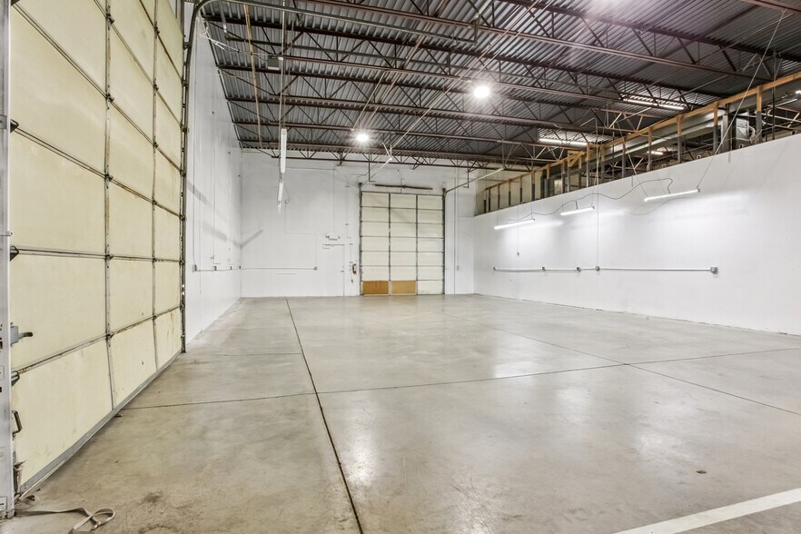 More Photos Of 405 S Pierce Ave, Louisville Warehouse For Lease
