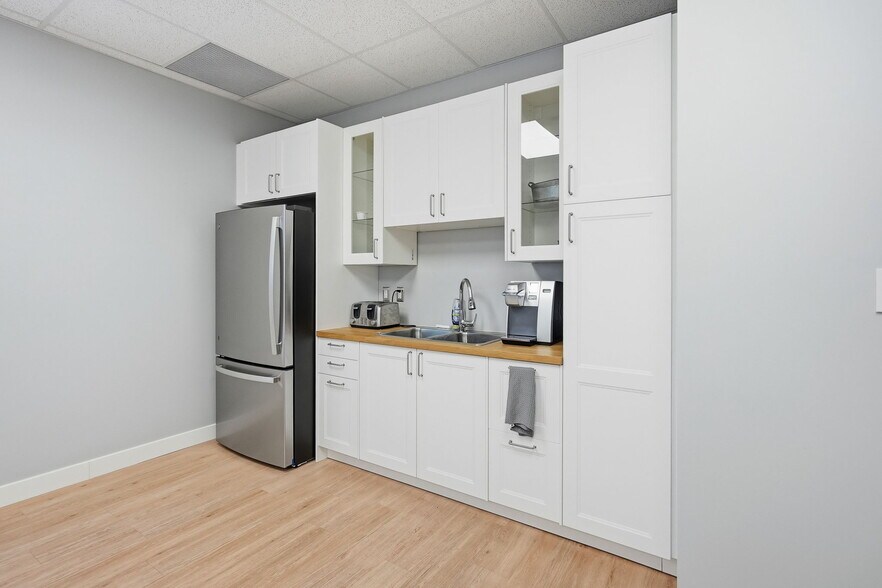 More Photos Of 224 Robot St, Vars Warehouse For Sale