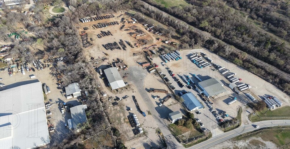 More Photos Of 3540 S Euless Main St, Euless Warehouse For Lease