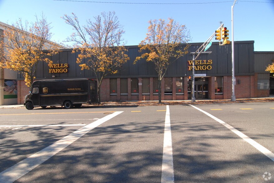 More Photos Of 40 Main St, Toms River Office For Lease